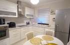 Vila spatioasa, 6 camere, 5 bai, ideala pentru doua familii, intrari separate - 2