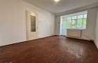 Bacau, apartament cu 3 camere, etaj 2/4, cu centrala, semicentral