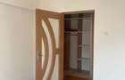 Vand apartament , 3 camere , renovat , etaj 1 , zona Unic , central - 11