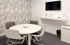 Spațiu de birou privat pentru 3 persoane în Regus Hermes