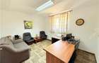 Apartament cu 3 camere semidecomandat în Central - 1