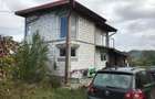 teren cu livada si casa la rosu - 9