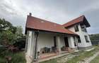 Casă cu 5 camere cu Teren 500 Mp în Tei - 1