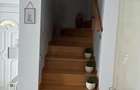 Vand apartament deosebit, situat intr-o zona semicentrala, linistita si foarte placuta, ideal pentru cei care isi doresc confort si intimitate.