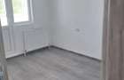 Apartament cu 3 camere decomandat în Roman - 2