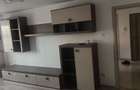 Inchiriez apartament 4 camere.