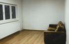 Apartament cu 2 camere decomandat , etaj 2, cu centrala ,aer conditionat si boxa