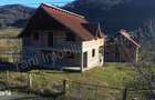 Casa de vanzare in comuna Corbeni, sat Oestii Ungureni, judet Arges.