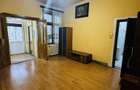 Apartament spatios la casa, ultracentral, 80 mp, 2 camere si curte
