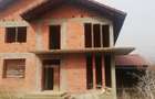 Vand casa la rosu P+M cu anexe,teren in sup.de 2877 mp.informatii la tel. ,pret 134800 euro. - 1