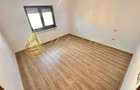 4 camere decomandate, 2 bai , 3 balcoane Stefan cel Mare Bacau etaj 3 din 4 - 7