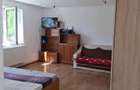Casa cu 5 camere de inchiriat, curte imprejmuita