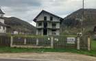 Casa la rosu + teren - 1