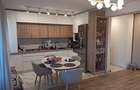 Apartament cu 3 camere decomandat în București - 1