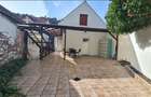 Casă individuală cu 4 camere cu Teren 200 Mp în Schei - 1