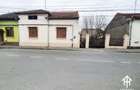 Casă cu 3 camere cu Teren 300 Mp în Central - 1