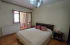 Apartament cu 4 camere decomandat în - 4