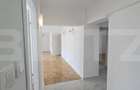 Apartament cu 4 camere decomandat în Central - 2