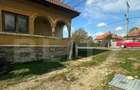 Casă cu 3 camere cu Teren 132 Mp în Abator - 2