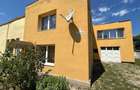 Vand casa P+1- 325 mp, anexa 225 ?i 1100 mp teren aferent, in Caransebes , Aleea.Sportivilor , nr.1 - 2