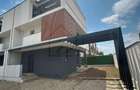 Duplex cu 5 camere cu Canalizare în Central - 1