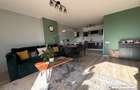 Apartament cu 3 camere semidecomandat în Central - 1