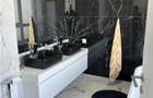 Apartament cu 3 camere semidecomandat în Tractorul - 2