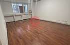 Apartament 2 camere, parter, stradal, ideal pentru spatiu comercial, z - 1