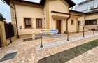 Casă cu 11 camere cu Canalizare în Central - 3