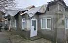 Casa cu acoperisul ars cu teren intravilan, 764 mp, zona Razvad - 3
