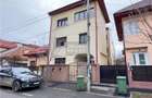 Casă individuală cu 7 camere cu Canalizare în Domenii - 1