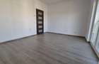 Proprietar, vand apartament de 3 camere.