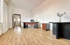 Apartament cu 5 camere decomandat în P-ța Victoriei - 4