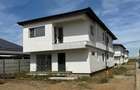 Duplex cu 4 camere cu Canalizare în Central - 1