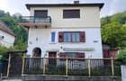 Casă cu 5 camere cu Teren 250 Mp în Central - 1