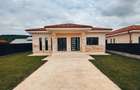 casa / vila Stefanesti , La Cheie'' , finisaje + pozitie DEOSEBITA ! - 12