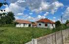Casă cu 4 camere cu Teren 1115 Mp în Totești - 1
