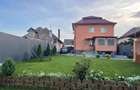 Casă cu Teren 500 Mp în Central - 1