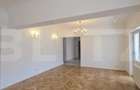 Apartament cu 4 camere decomandat în Central - 3