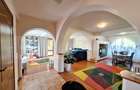 Casă cu 7 camere cu Teren 500 Mp în Dâmbul Rotund - 1