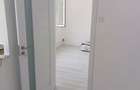 Vind apartament 3 camere semidecomandat - 2