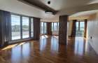 Apartament spatios cu 3 dormitoare in complex cu paza si piscina comuna