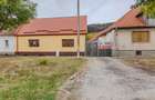 Proprietate si cu potential investitional, 2 imobile, vila 500 mp si casa renova