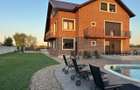 Casa cu piscina si ponton pe malul lacului - 17