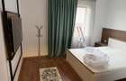 de inchiriat apartament 2 camere cu gradina(curte) aproximativ 300mp.