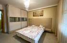 Casă individuală cu 8 camere cu Canalizare în Colentina - 11