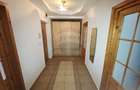 Apartament cu 2 camere de vanzare in zona 1 Mai - 3