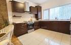 Casă cu 4 camere cu Teren 200 Mp în 1 Decembrie - 5