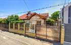 Casă individuală cu 8 camere cu Canalizare în Colentina - 1