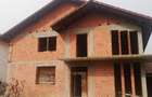 Vand casa la rosu P+M cu anexe,teren in sup.de 2877 mp.informatii la tel. ,pret 134800 euro. - 2